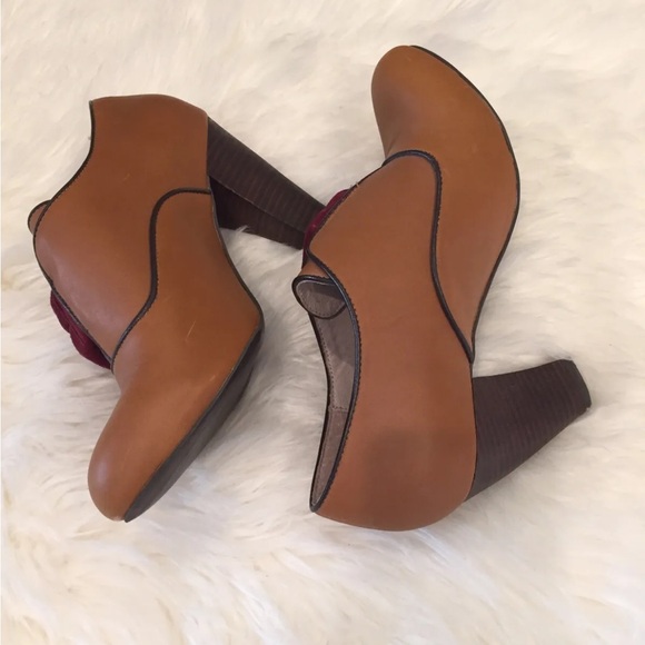 Faryl Robin Cognac and Burgundy Velvet Bow Heeled Ankle Booties Size 8.5 - Picture 2 of 7